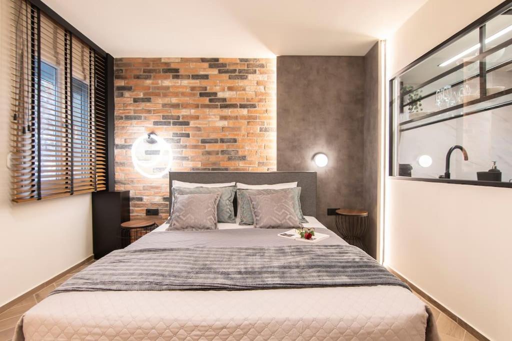 Almasi Luxury Suites Marquise อเล็กซานโดรโพลิส ภายนอก รูปภาพ